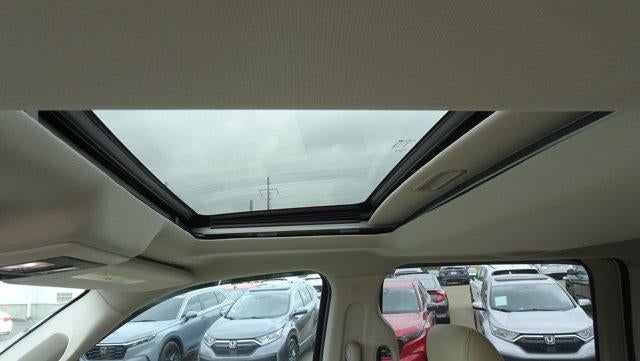 2018 RAM 1500 Laramie 4x4 Crew Cab 5'7" Box