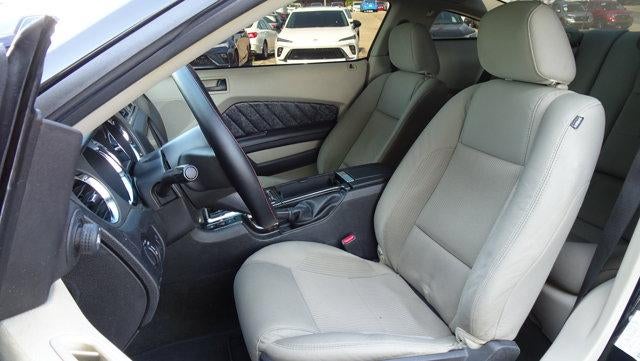 2011 Ford Mustang 2dr Cpe V6
