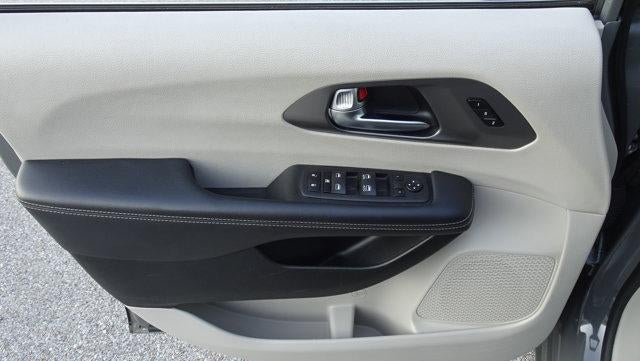 2023 Chrysler Pacifica Touring L FWD