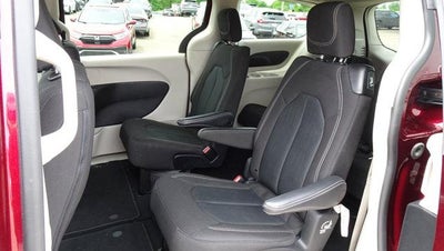2023 Chrysler Voyager LX FWD