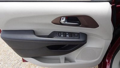 2023 Chrysler Voyager LX FWD