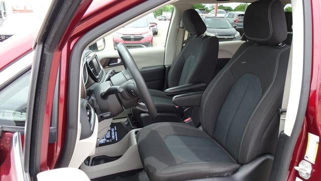 2023 Chrysler Voyager LX FWD