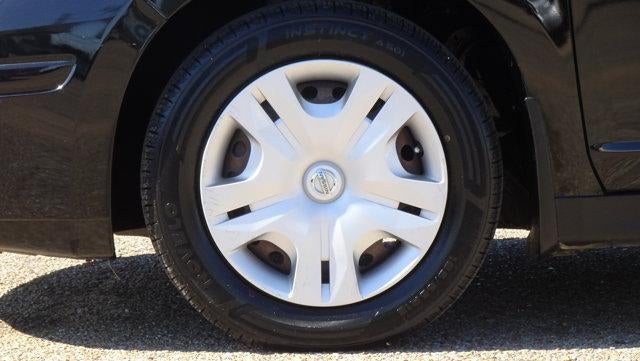 2011 Nissan Versa 5dr HB I4 Auto 1.8 S