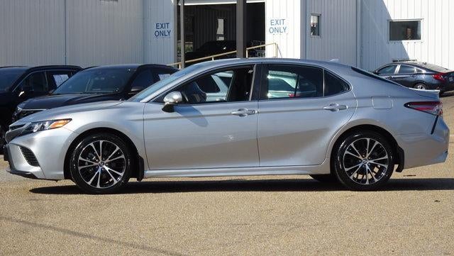 2019 Toyota Camry SE Auto (SE)