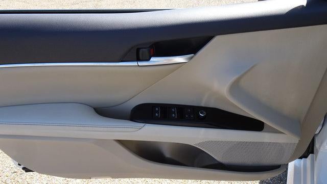 2020 Toyota Camry XLE Auto (SE)