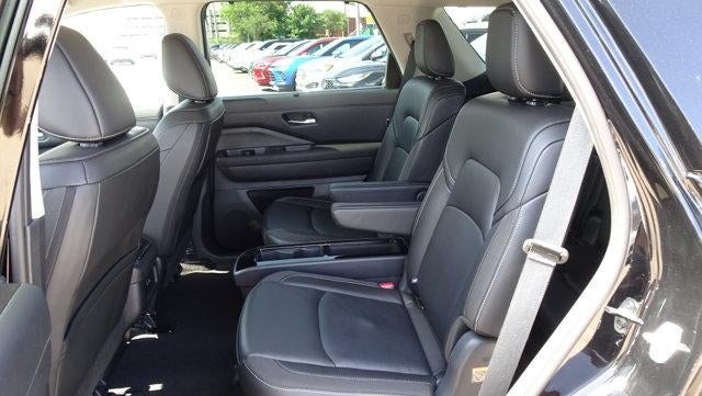 2025 Nissan Pathfinder SL 2WD