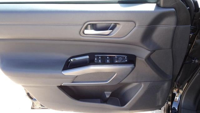 2025 Nissan Pathfinder SL 2WD