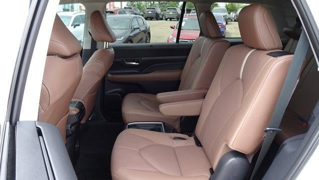 2025 Toyota Grand Highlander Platinum AWD (Natl)