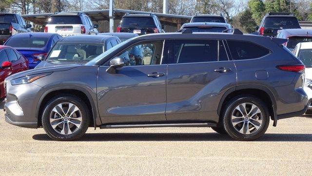 2022 Toyota Highlander XLE FWD (Natl)