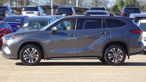 2022 Toyota Highlander XLE FWD (Natl)