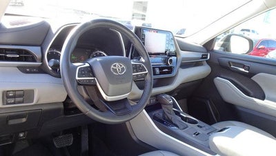 2022 Toyota Highlander XLE FWD (Natl)