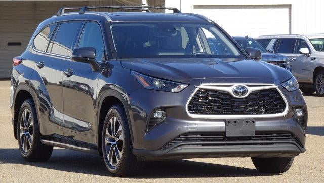 2022 Toyota Highlander XLE FWD (Natl)