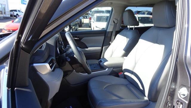 2022 Toyota Highlander XLE FWD (Natl)