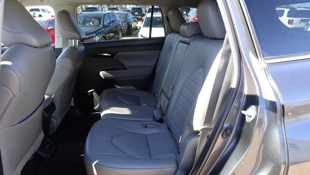 2022 Toyota Highlander XLE FWD (Natl)