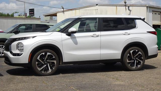 2022 Mitsubishi Outlander ES FWD