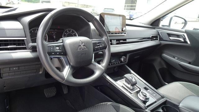 2022 Mitsubishi Outlander ES FWD