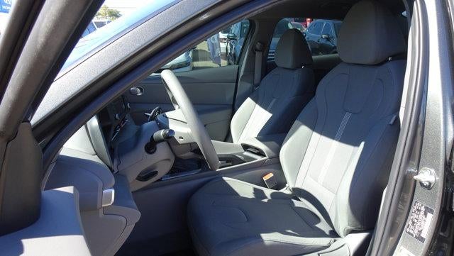2024 Hyundai ELANTRA SE IVT
