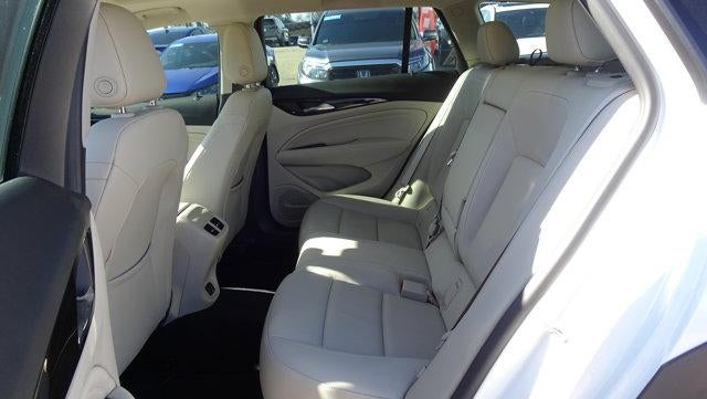 2018 Buick Regal TourX Essence AWD