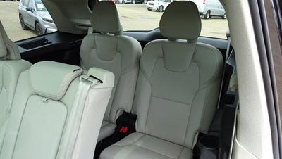 2022 Volvo XC90 T6 AWD Momentum 7P