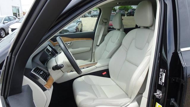 2022 Volvo XC90 T6 AWD Momentum 7P