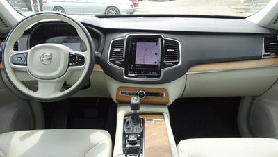 2022 Volvo XC90 T6 AWD Momentum 7P