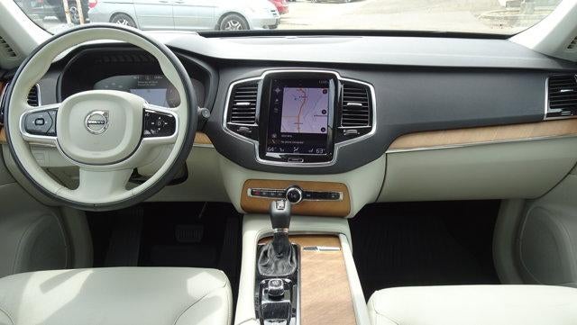 2022 Volvo XC90 T6 AWD Momentum 7P